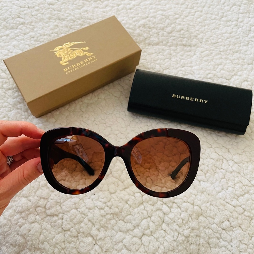 Burberry sunglasses - Picture 7 of 7